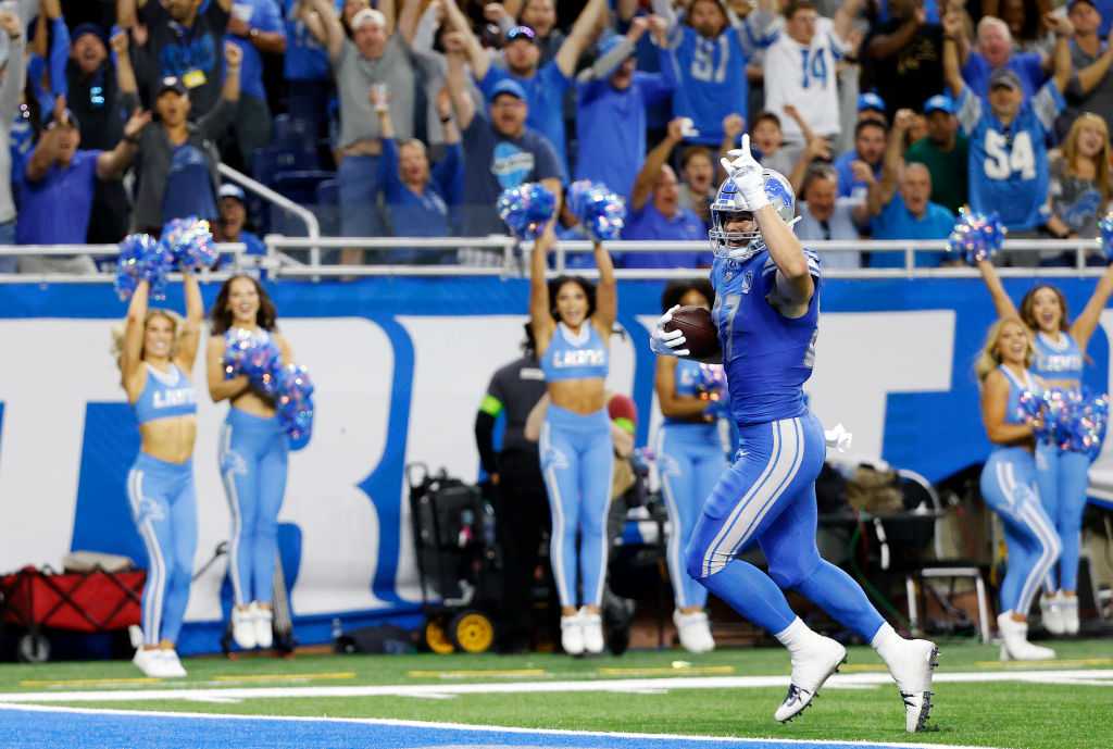 Lions Cheerleader Turning Heads Before Thursday Night's Game