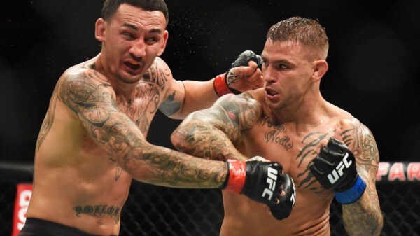 Dustin Poirier punches Max Holloway